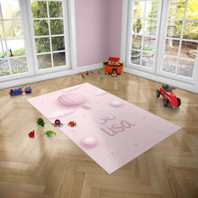 Lade das Bild in den Galerie-Viewer, Personalisierter Kinderteppich mit Namen – Motiv „Lisa“