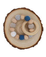 Lade das Bild in den Galerie-Viewer, Beißring / Greifling mit Softbeutel aus Wildleder