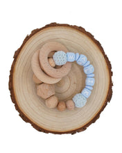 Lade das Bild in den Galerie-Viewer, Beißring / Greifling mit Softbeutel aus Wildleder (Personalisiert)