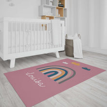Lade das Bild in den Galerie-Viewer, Personalisierter Kinderteppich mit Namen – Motiv „Louisa“