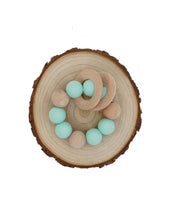 Lade das Bild in den Galerie-Viewer, Beißring / Greifling mit Softbeutel aus Wildleder